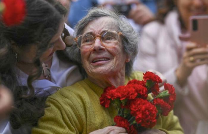 Tod der „Dame mit Nelken“, Celeste Caeiro, Symbol der Revolution von 1974 in Portugal