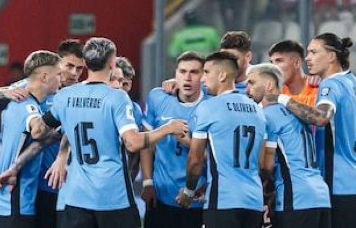 Mit Brandbannern heizen uruguayische Fans das Duell gegen Kolumbien an