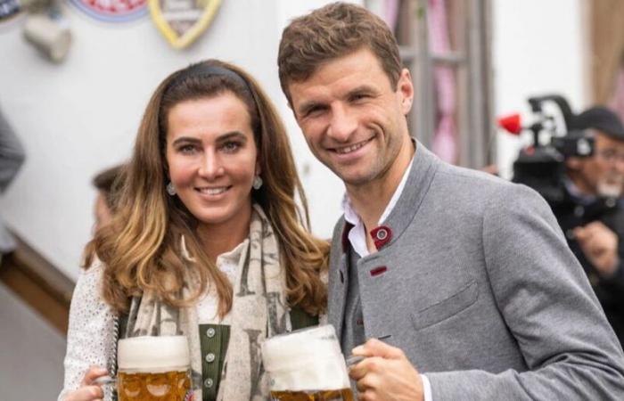 Thomas Müller schenkt seiner Lisa einen Privatjet