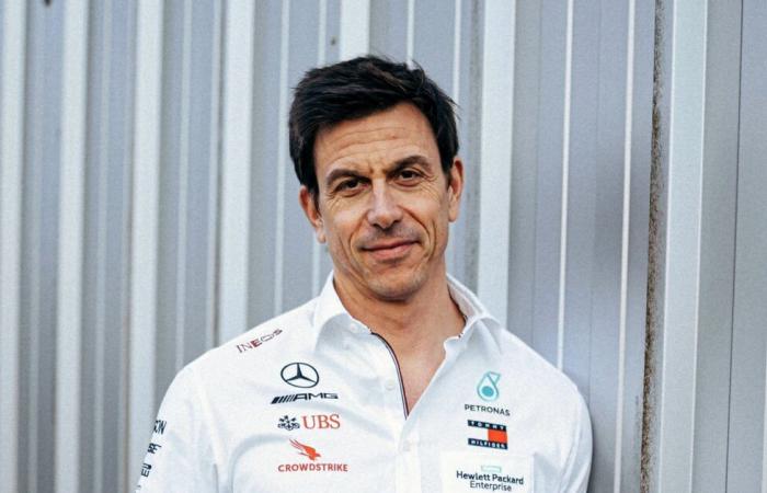 Toto Wolff lehnt die Bezeichnung „Leader“ ab: Warum der Mercedes-Chef Erfolg als kollektive Anstrengung ansieht.