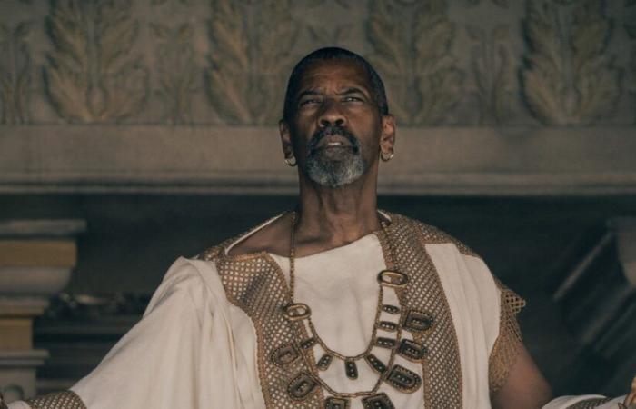 Denzel Washington sagt, dass sein schwuler Kuss in „Gladiator II“ gestrichen wurde, und denkt, dass die Filmemacher „Hühnchen gemacht“ haben