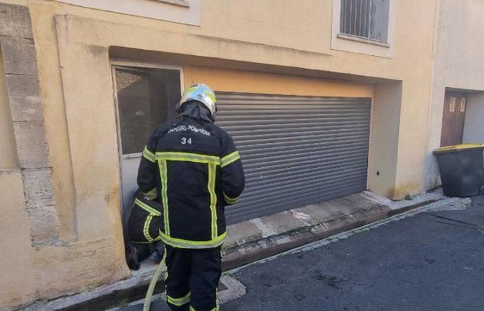 In der Garage eines Stadthauses in Villeneuve-lès-Maguelone bricht ein Feuer aus: Eine Person wird durch den Rauch belästigt