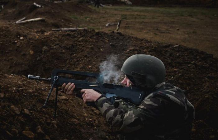 Nach mehrwöchiger Ausbildung in Frankreich bereiten sich ukrainische Soldaten auf den Fronteinsatz vor