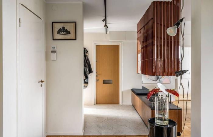 Eine renovierte 87 m² große Wohnung im Mid-Century-Stil