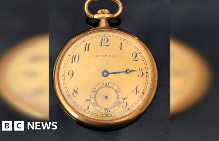 Die Uhr, die dem Kapitän geschenkt wurde, der 700 Überlebende der Titanic rettete, wird für 1,56 Millionen Pfund verkauft