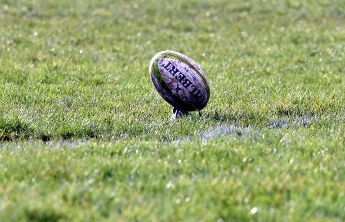 Rugby: Ein junger 15-jähriger Spieler bricht während eines Spiels zusammen, wird auf dem Spielfeld wiederbelebt und im absoluten Notfall ins Krankenhaus geflogen