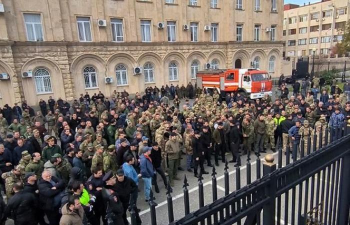 In Abchasien dringen Demonstranten in das Parlament ein