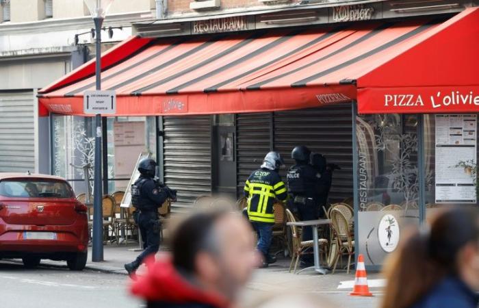 In einer Pizzeria in der Nähe von Paris, drei Stunden Geiselnahme ohne…