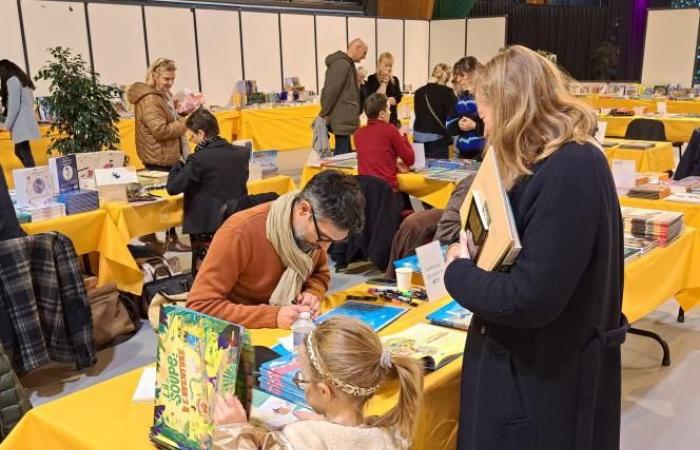 Diese treuen Leser, aus denen sich die Buchmesse Le Touquet zusammensetzt, sind bis Sonntagabend geöffnet