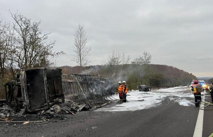 Oise: Ein Lastwagen rammt auf der Autobahn A1 ein liegengebliebenes Auto und geht in Flammen auf