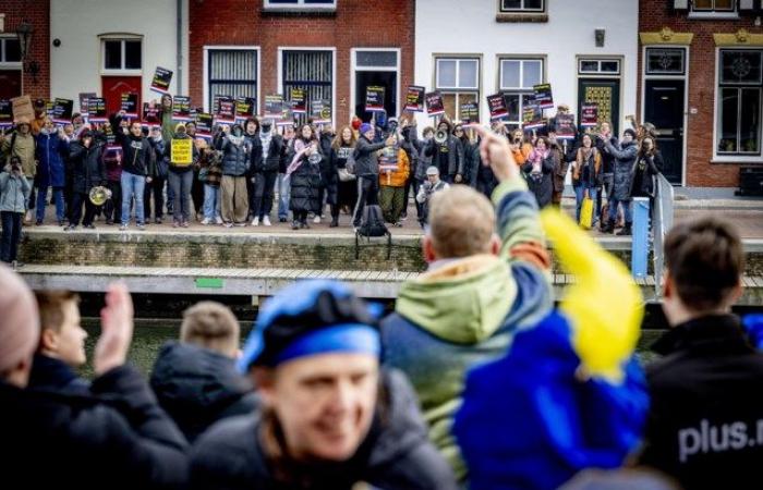 Die Polizei greift bei den Zwarte-Piet-Protesten in den Niederlanden ein