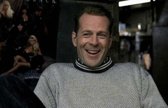 „Mach dir keine Sorgen wegen des Geldes“ Um mit dieser Hollywood-Legende zu spielen, verzichtete Bruce Willis auf 99 % seines Gehalts