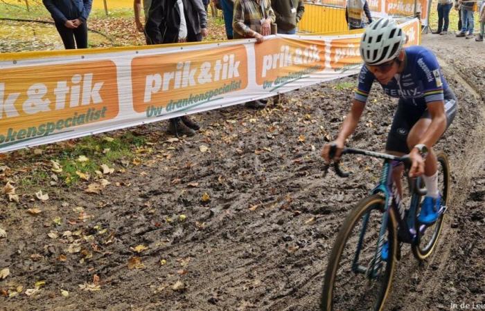 Große Gruppe färbt Superprestige Merksplas, aber Alvarado bleibt cool und beschleunigt in einem klugen Moment zum Sieg