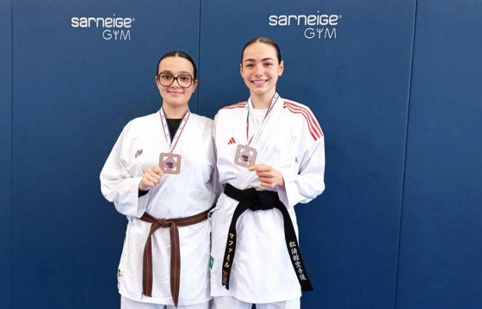 Saint-Sylvestre-sur-Lot. Manon und Alycia, Bronzemedaillengewinnerinnen bei den Norris French Open