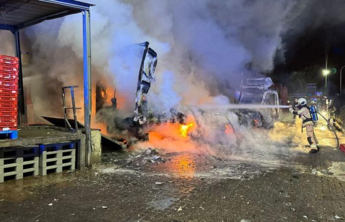 Ein Lastwagen fängt auf dem Parkplatz einer Fabrik in Anderlecht Feuer: Es werden große Maßnahmen ergriffen, um die Ausbreitung zu verhindern