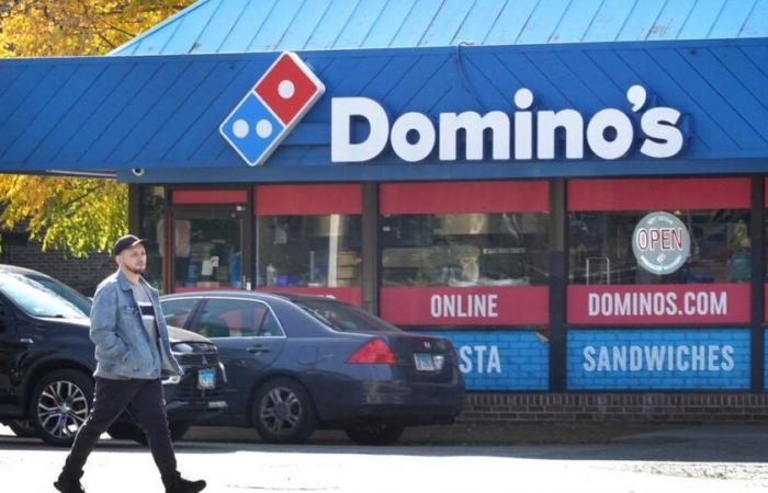 Der Milliardär Warren Buffett investiert in Domino’s Pizza und lässt den Aktienkurs in die Höhe schnellen