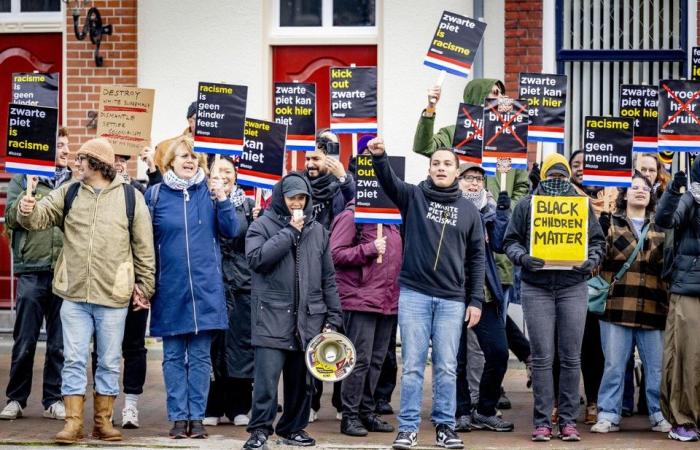 Die Polizei greift bei den Zwarte-Piet-Protesten in den Niederlanden ein