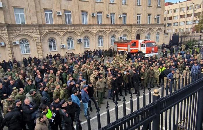 In Abchasien dringen Demonstranten in das Parlament ein