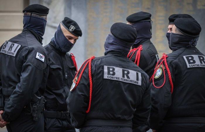 Ende der Geiselnahme in einem Restaurant in Issy-les-Moulineaux: die vier Geiseln freigelassen, der Häftling festgenommen