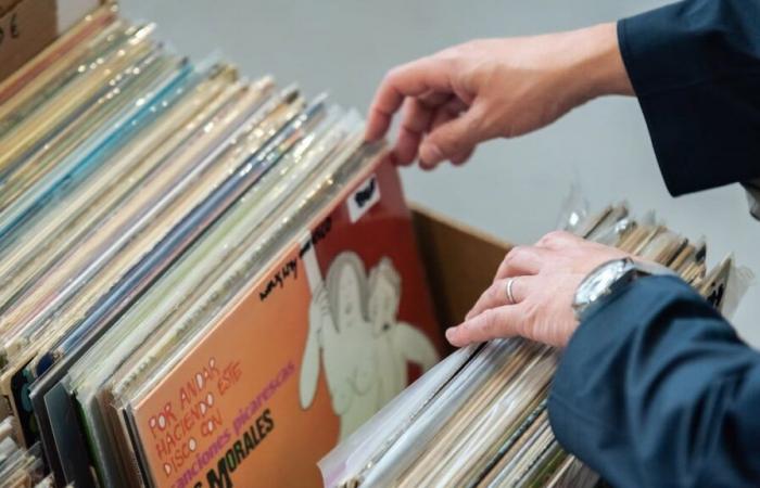 Mehr als 100.000 Schallplatten zu günstigen Preisen bei einem riesigen Ausverkauf in Paris