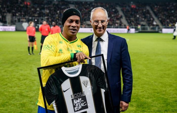 Ronaldinho, der Herzog von Anjou – Brasilien