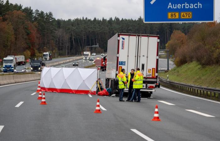 Voll besetzter Mietwagen rauscht in Stauende – mit tödlichen Folgen