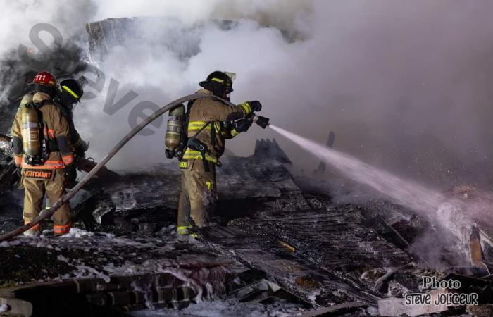 Zwei Personen werden nach Großbrand in St-Georges vermisst