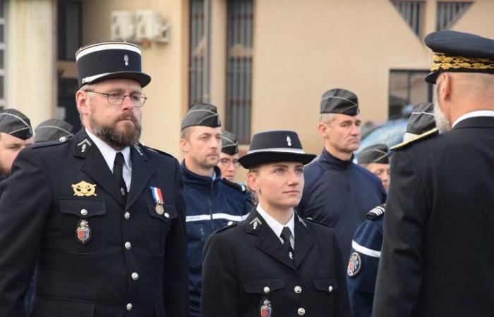 Touristenbus in Flammen: Zwei Gendarmen wurden in Aveyron für ihren Mut mit Medaillen ausgezeichnet