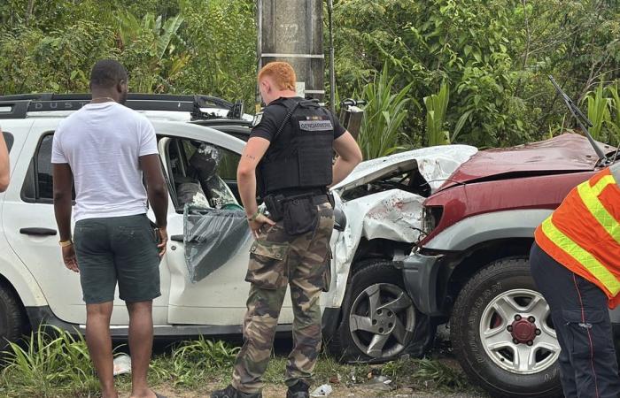 VIDEO. Zwei Verletzte und gegenseitige Hilfeleistung nach einem Frontalzusammenstoß in Saint-Laurent-du-Maroni auf der RD 11