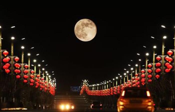 IN BILDERN. Der Beaver Moon, der letzte „Supermond“ des Jahres, erleuchtete den Himmel auf der ganzen Welt