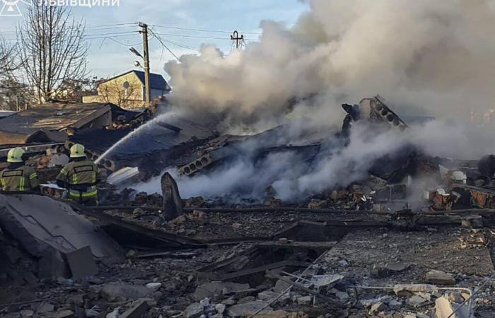 Die Ukraine sagt, sie sei Ziel eines „der größten“ Luftangriffe Russlands und von Stromausfällen in drei Regionen