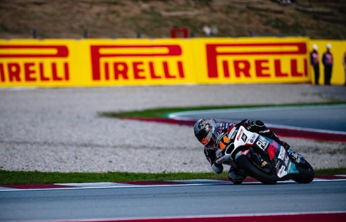 Was für ein Nervenkitzel! Arón Canet gewinnt einen spannenden Kampf bis zur Ziellinie beim Moto2-Rennen in Barcelona.