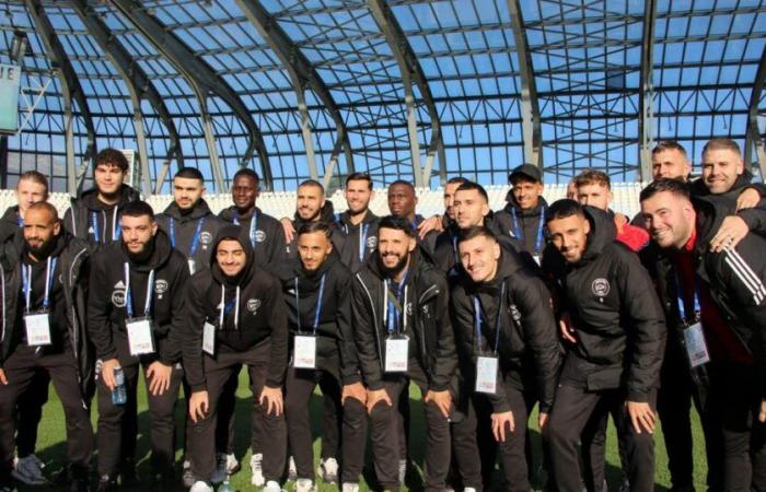 Der FC2A durchquerte Grenoble zu Fuß, um das Stade des Alpes zu erreichen