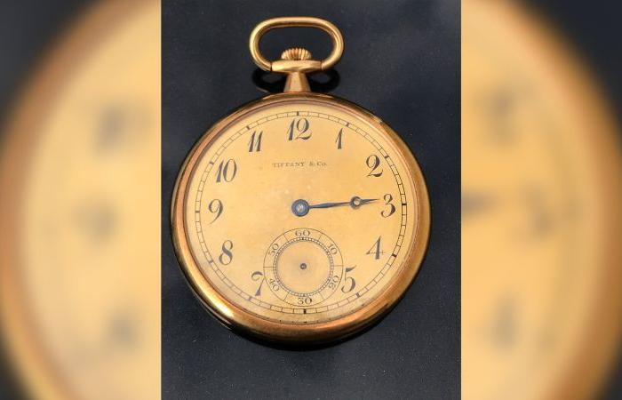 Goldene Uhr, geschenkt an Titanic-Helden, der 700 Leben rettete, wird für den Rekordpreis von 1,5 Millionen Pfund verkauft