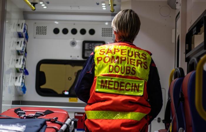 Junger Mann wird bei Reparaturarbeiten von seinem Auto zerquetscht