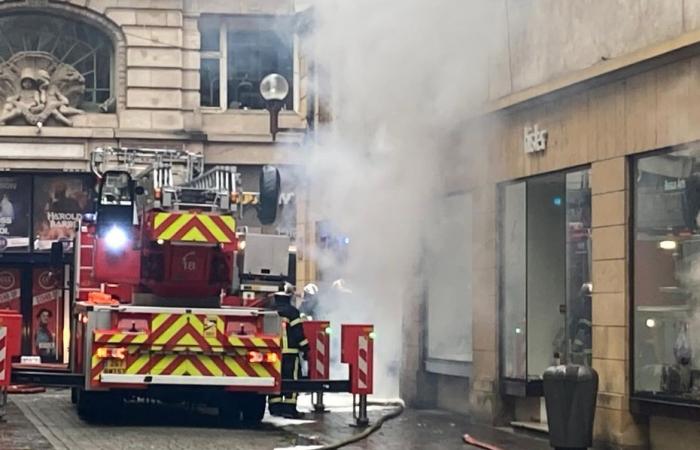 Ein Brand in der Innenstadt von Metz mobilisiert fast hundert Feuerwehrleute