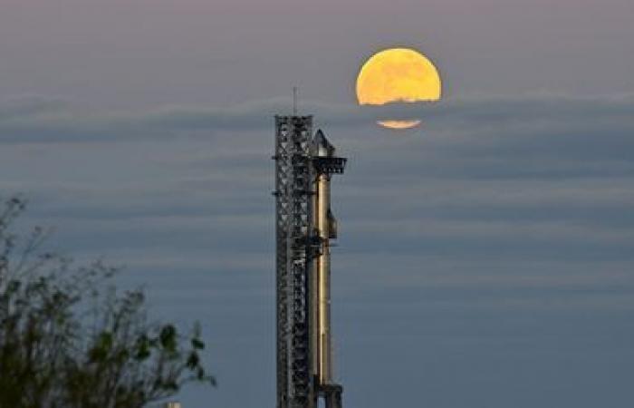 IN BILDERN. Der Beaver Moon, der letzte „Supermond“ des Jahres, erleuchtete den Himmel auf der ganzen Welt