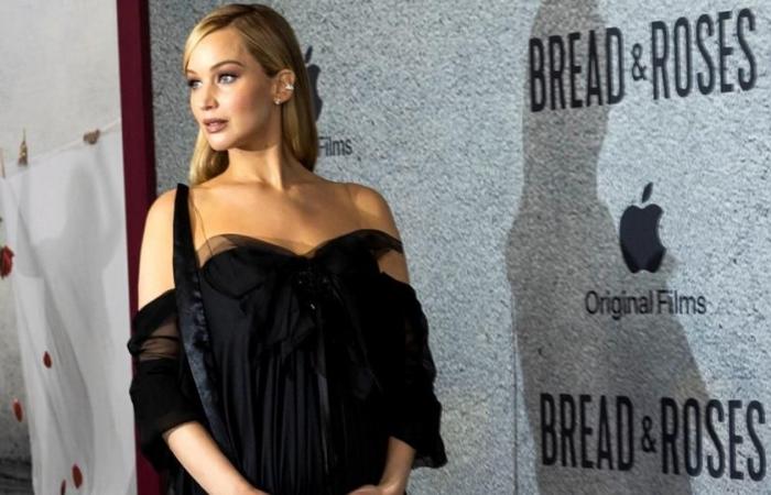 Jennifer Lawrence enthüllt ihren Babybauch bei der Premiere des Dokumentarfilms „Bread & Roses“, der afghanischen Frauen gewidmet ist