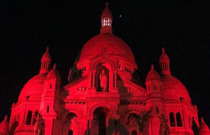 Was ist „Redweek“, das diese Woche Kirchen in Rot erleuchtet?