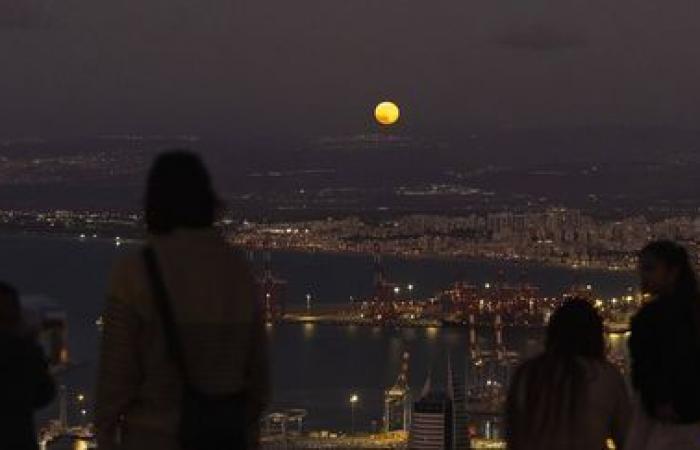 IN BILDERN. Der Beaver Moon, der letzte „Supermond“ des Jahres, erleuchtete den Himmel auf der ganzen Welt