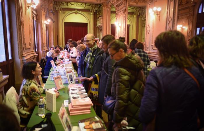 Tourinfo | FOTOS DES TAGES – Die Tours Book Fair ist voll