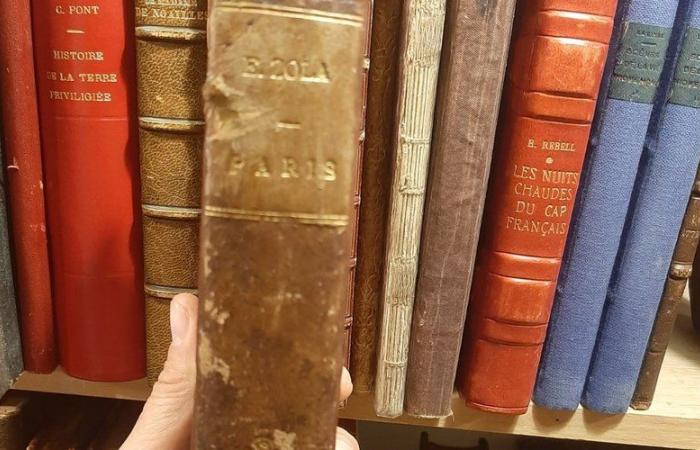 Dieser Einwohner von Toulouse hat ein Buch, das Emile Zola seinem Freund Bernard Lazare gewidmet hat, dem ersten Verteidiger von Dreyfus, der das berühmte „J’accuse“ ausgesprochen hat.