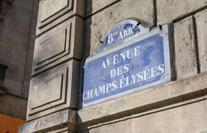 Aber warum heißen die Champs-Elysées Champs-Elysées?