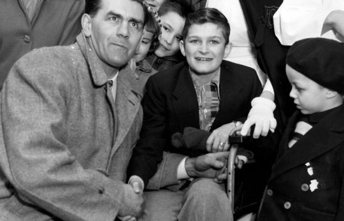 Als Maurice Richard mit den Kindern von Sainte-Justine sein 400. Tor feierte