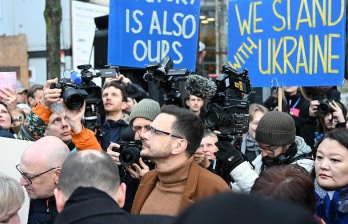 Im Exil veranstaltet die russische Opposition ihre erste große Antikriegsdemonstration | Krieg in der Ukraine