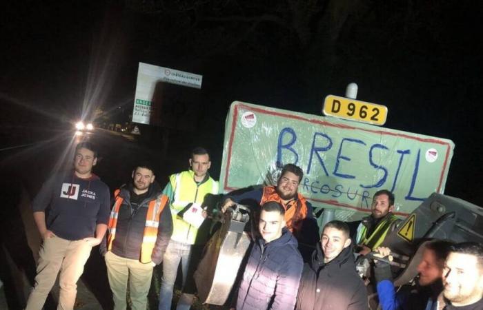 In Mayenne verkleidete die JA die Tafeln in den Farben des Mercosur