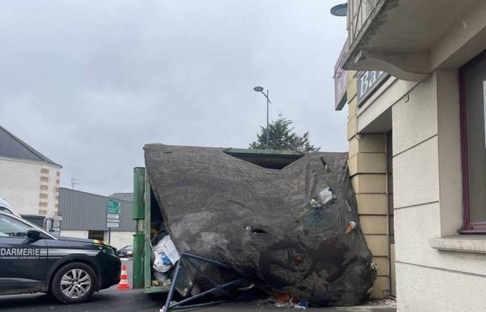 In Mayenne verliert ein Schwerlastwagen seine Ladung Abfall, der Verkehr ist gestört