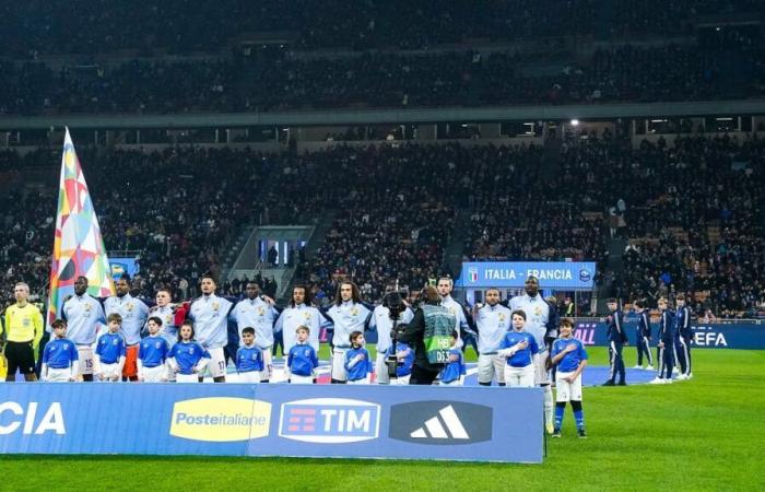 die sehr schöne Reaktion der italienischen Spieler, die der von San Siro gepfiffenen Marseillaise applaudieren