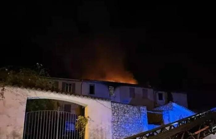 Ein Brand verwüstet über Nacht zwei Gebäude in Saint-Maximin