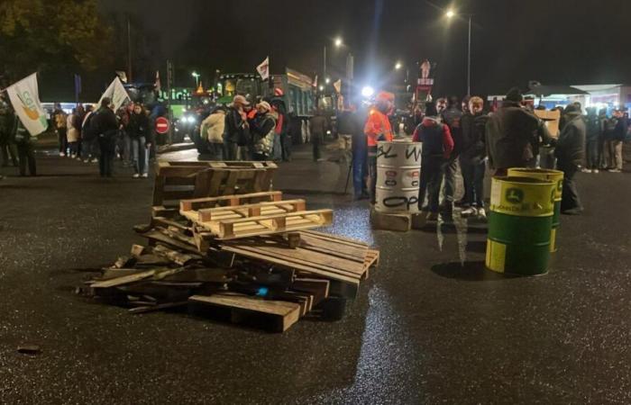 Traktoren treffen am Scheideweg Europas in Troyes ein